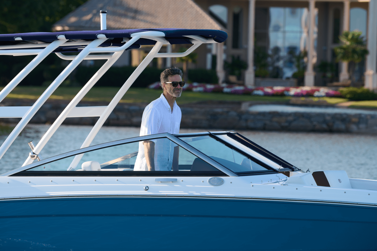 2026 Cobalt R4 Outboard Image Thumbnail #9