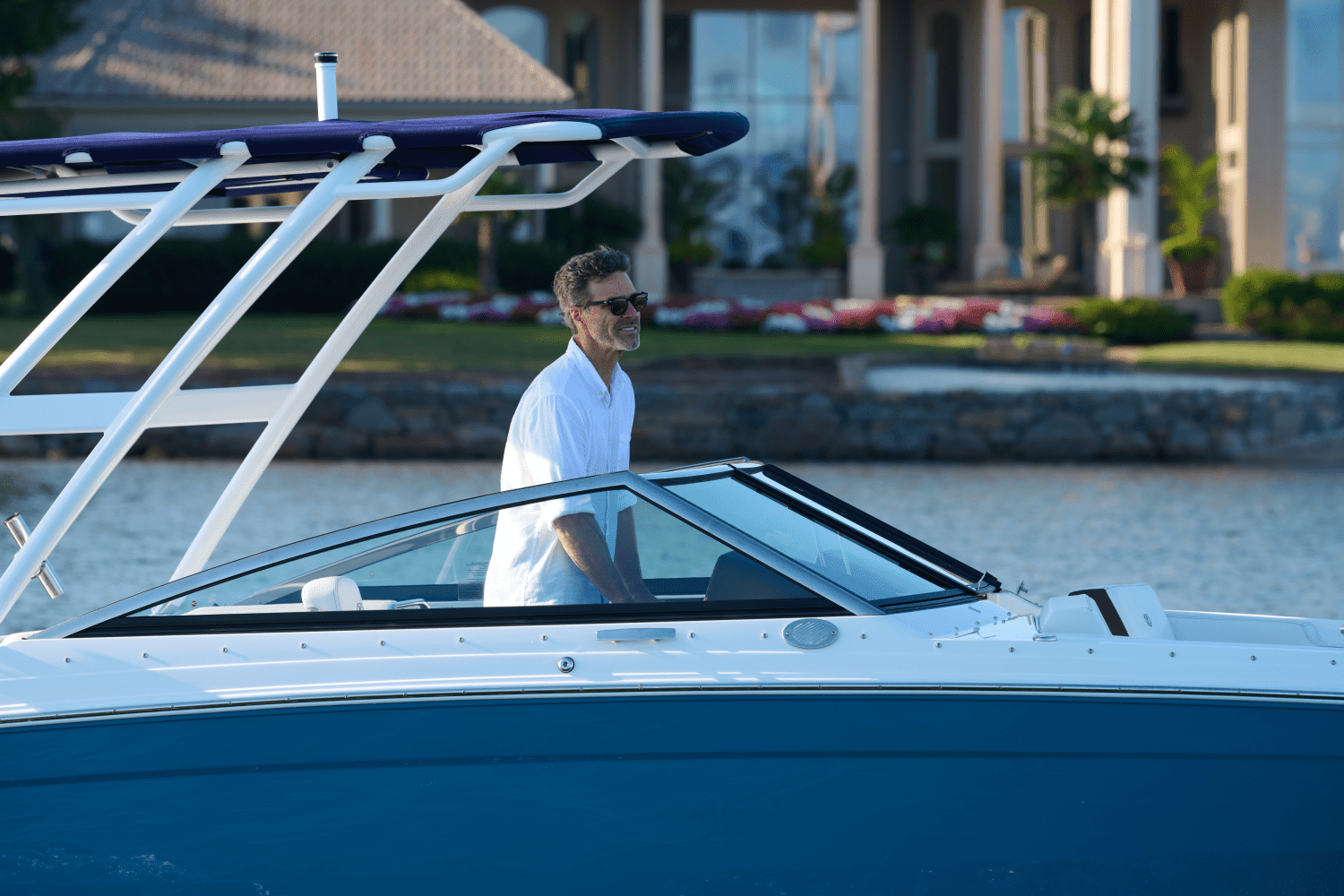 2026 Cobalt R4 Outboard Image Thumbnail #8