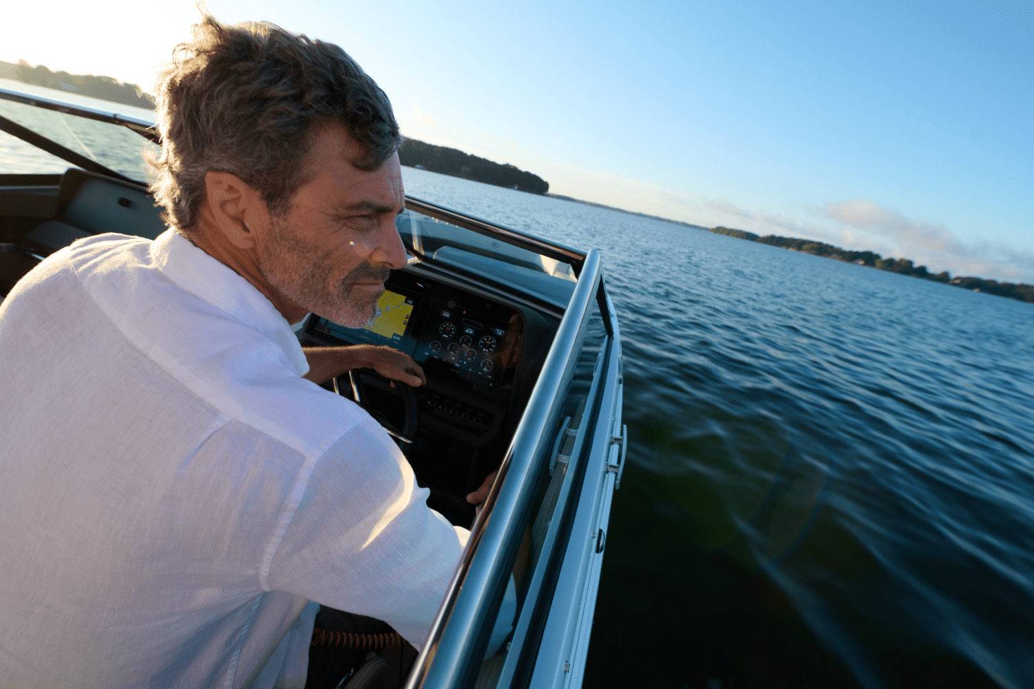 2026 Cobalt R4 Outboard Image Thumbnail #10