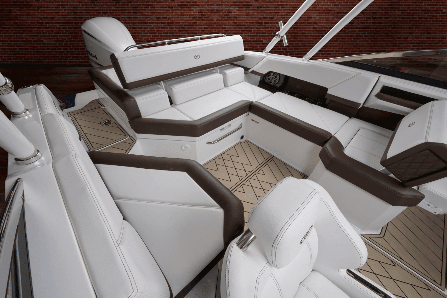 2026 Cobalt R4 Outboard Image Thumbnail #28