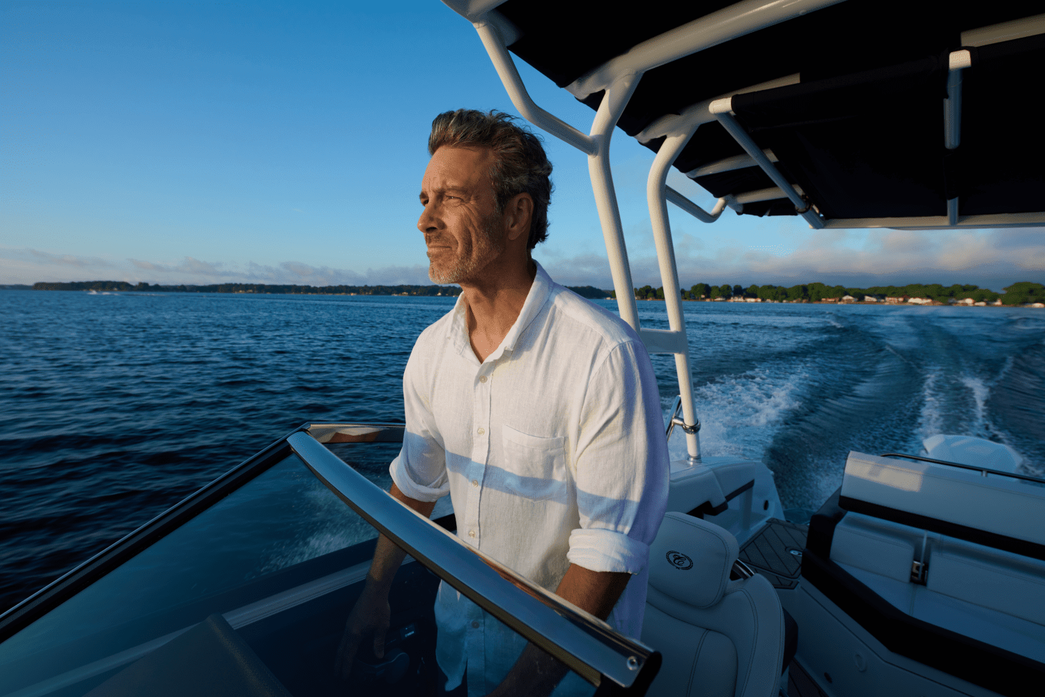 2026 Cobalt R4 Outboard Image Thumbnail #11