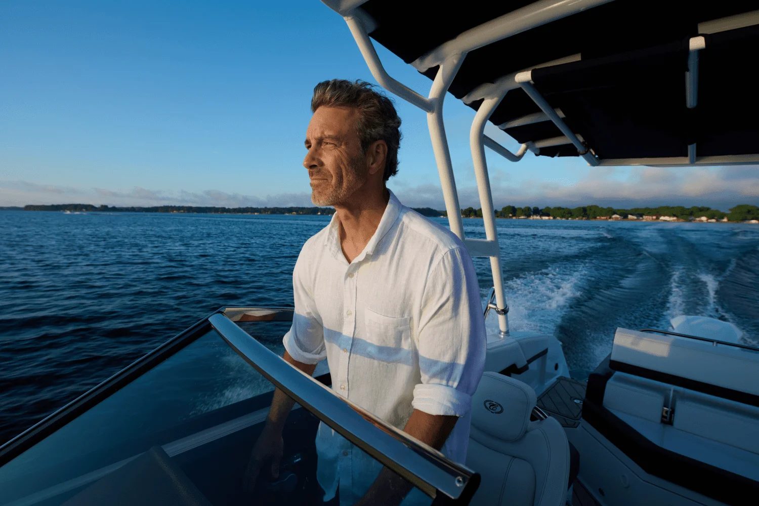 2026 Cobalt R4 Outboard Image Thumbnail #11