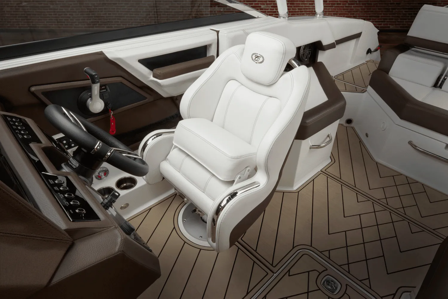 2025 Cobalt R4 Outboard Image Thumbnail #24