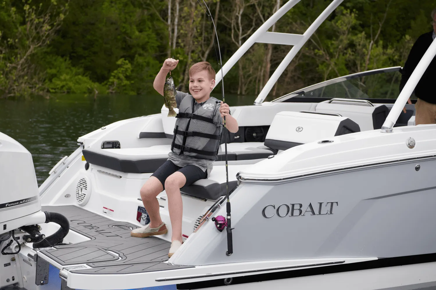 2025 Cobalt R6 Outboard Image Thumbnail #8