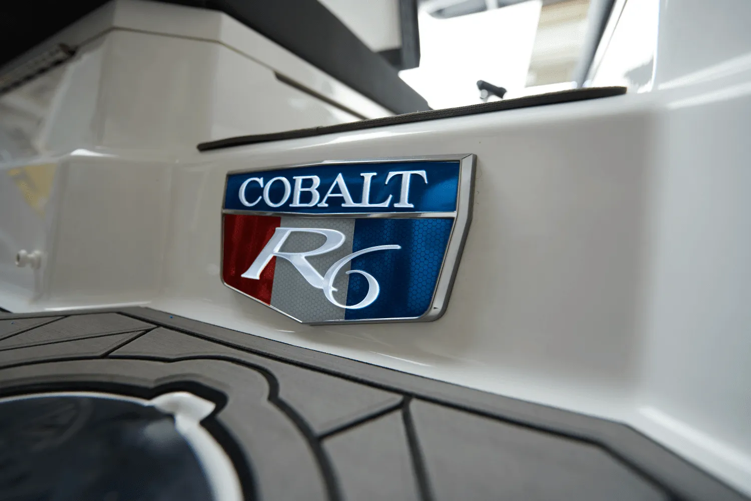 2025 Cobalt R6 Outboard Image Thumbnail #30