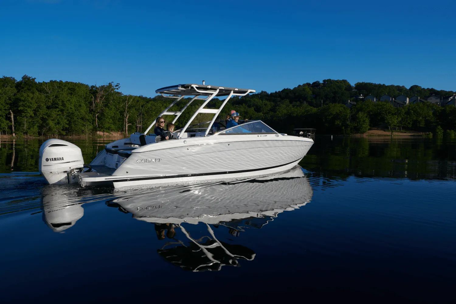 2025 Cobalt R6 Outboard Image Thumbnail #22