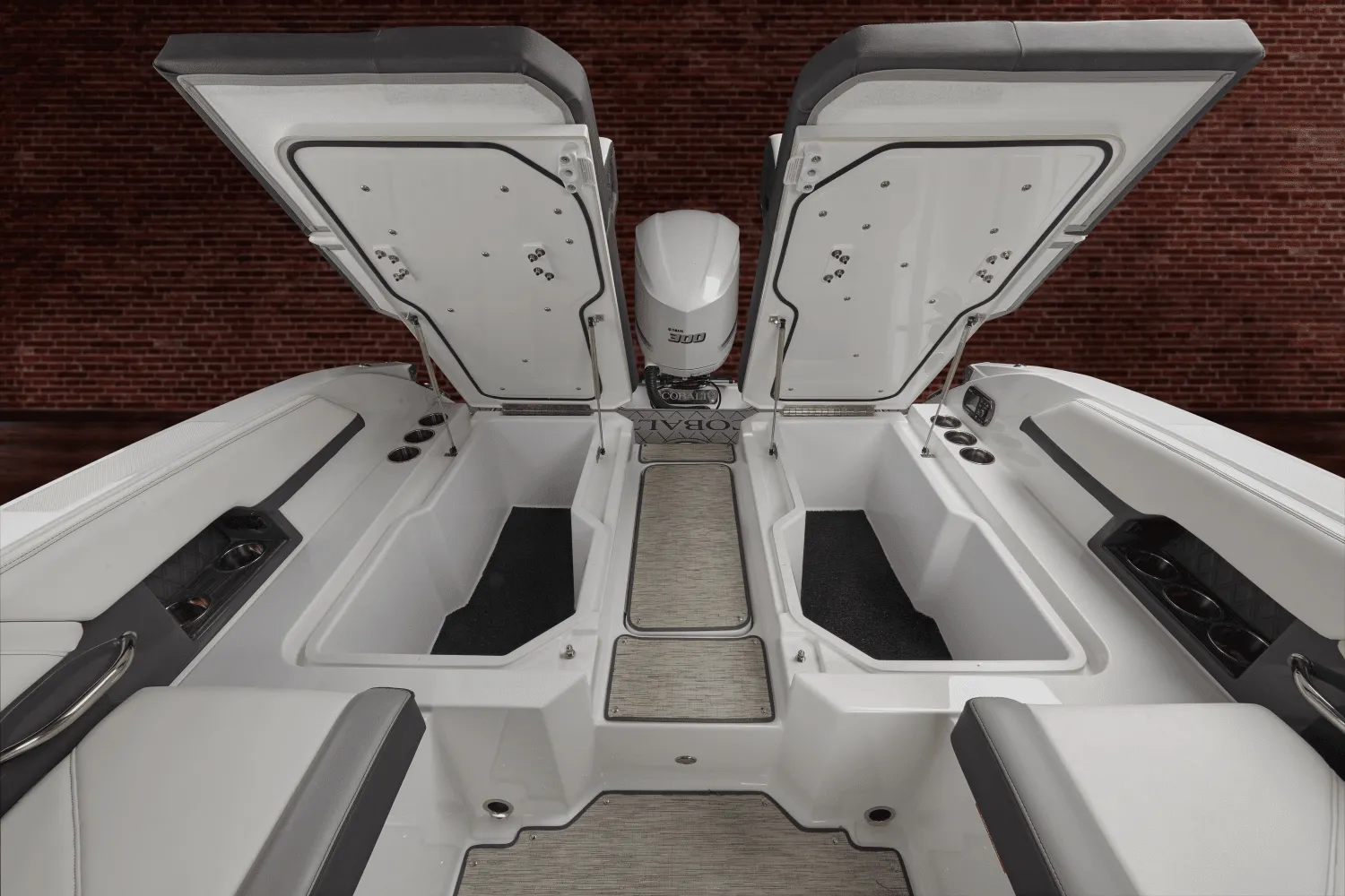 2025 Cobalt R6 Outboard Image Thumbnail #25