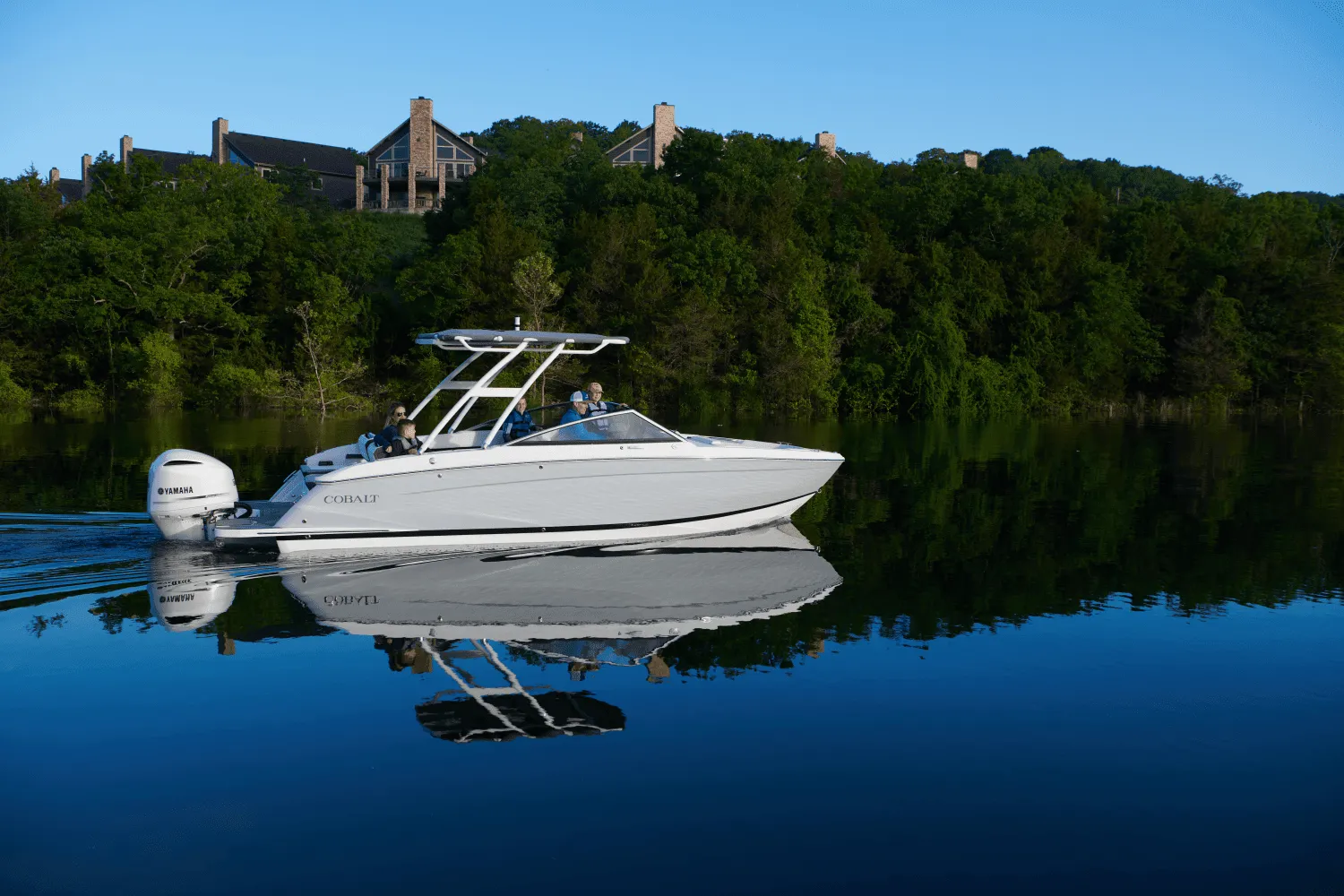 2025 Cobalt R6 Outboard Image Thumbnail #6