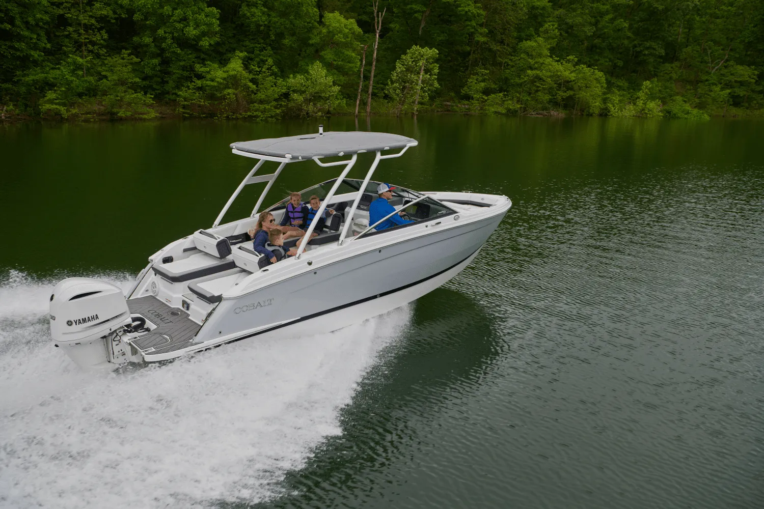 2025 Cobalt R6 Outboard Image Thumbnail #2