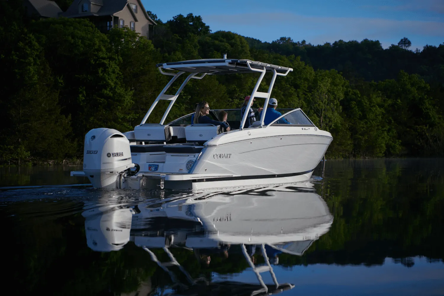 2025 Cobalt R6 Outboard Image Thumbnail #5
