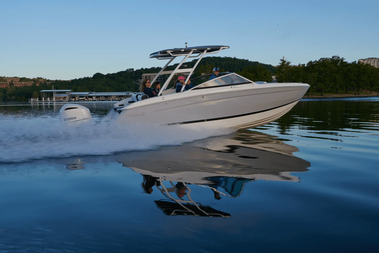 2025 Cobalt R6 Outboard Image Thumbnail #24