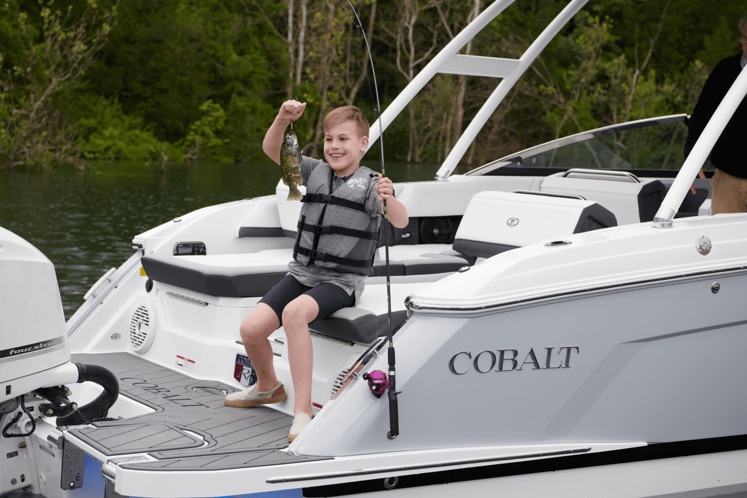 2026 Cobalt R6 Outboard Image Thumbnail #8