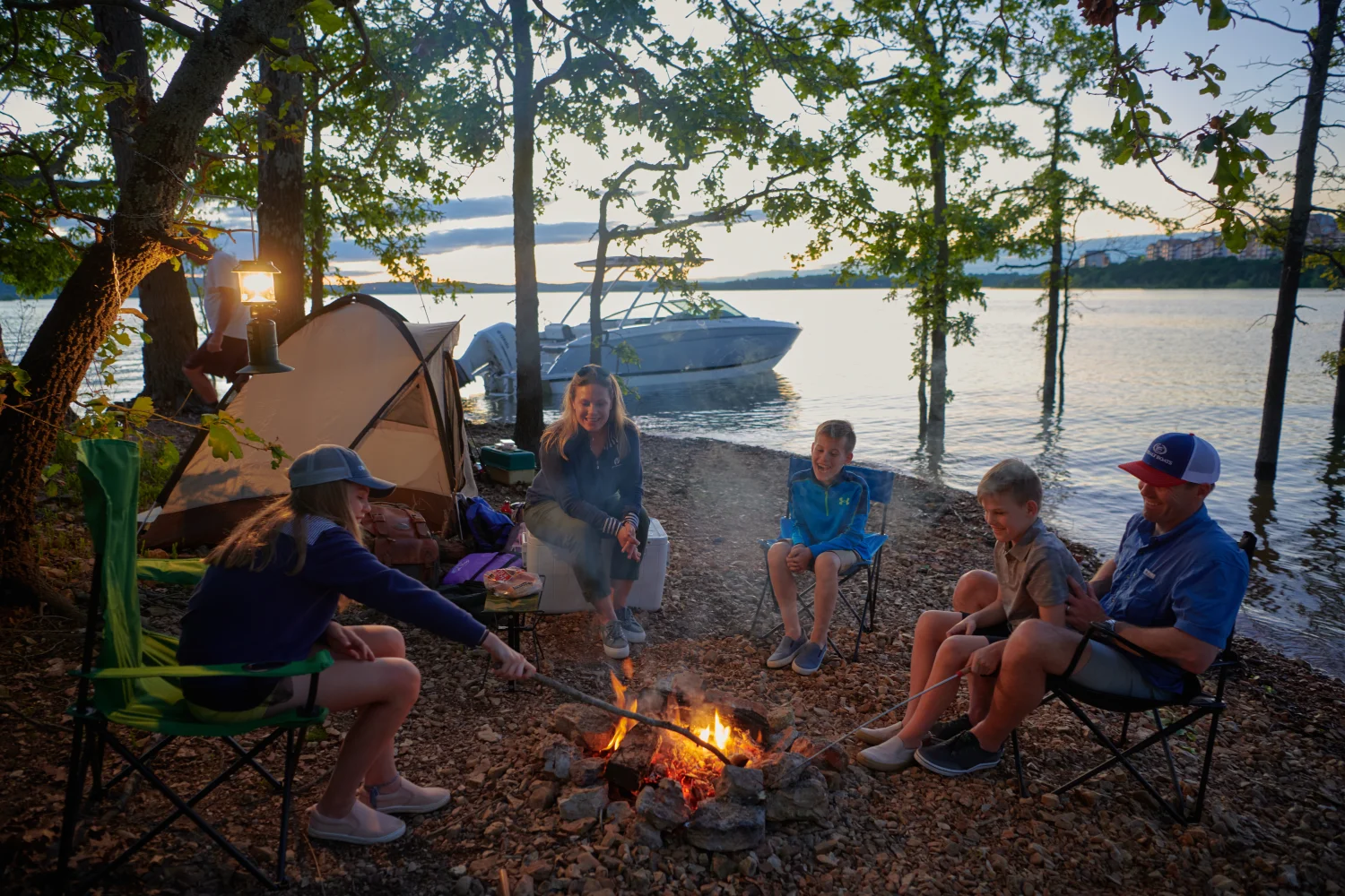 2026 Cobalt R6 Outboard Image Thumbnail #14