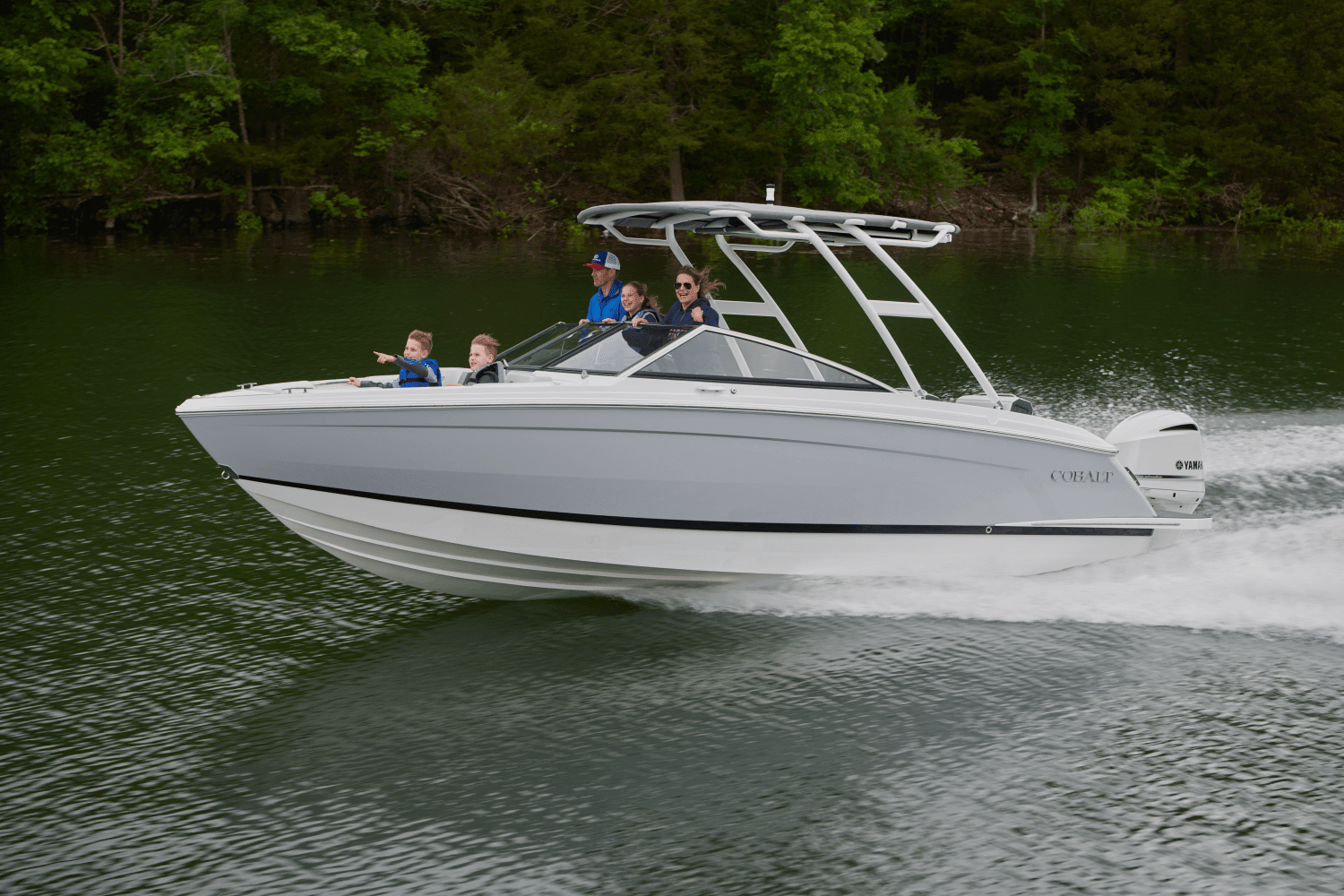 2026 Cobalt R6 Outboard Image Thumbnail #0