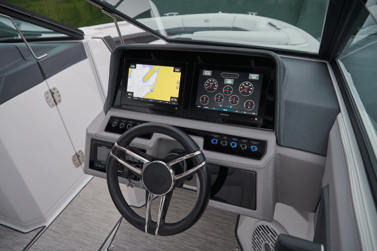 2026 Cobalt R6 Outboard Image Thumbnail #12