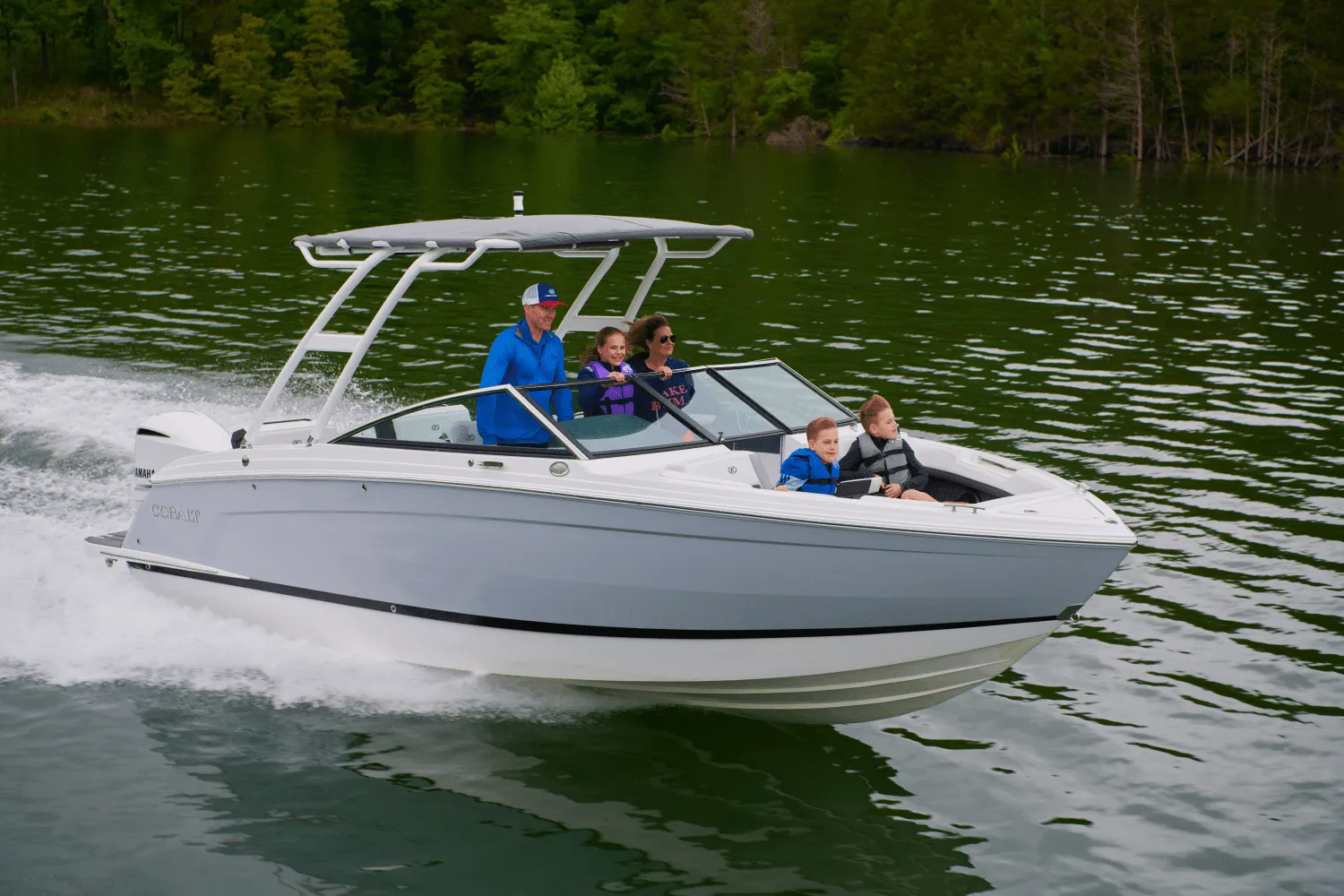 2025 Cobalt R6 Outboard Image Thumbnail #18