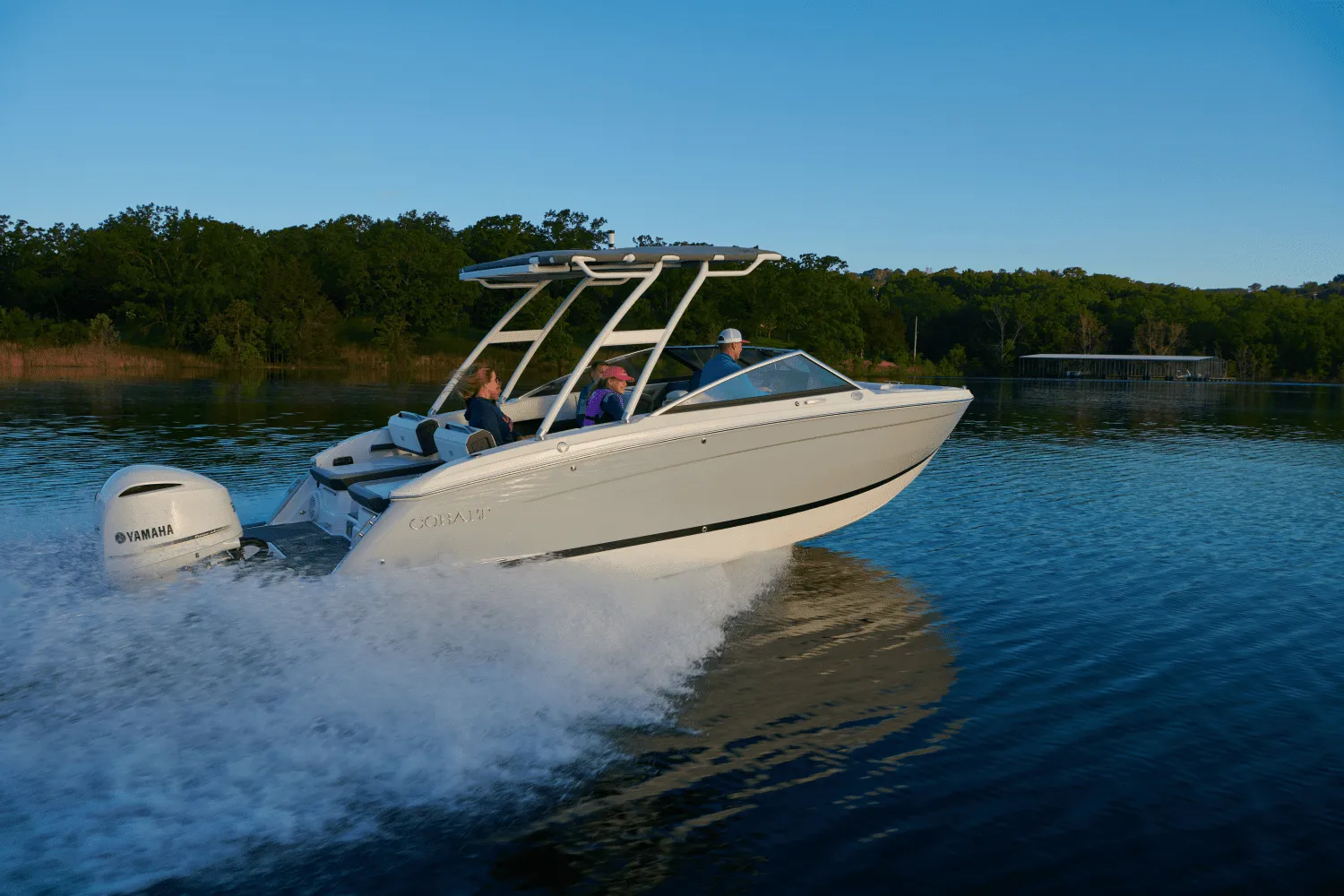 2025 Cobalt R6 Outboard Image Thumbnail #1