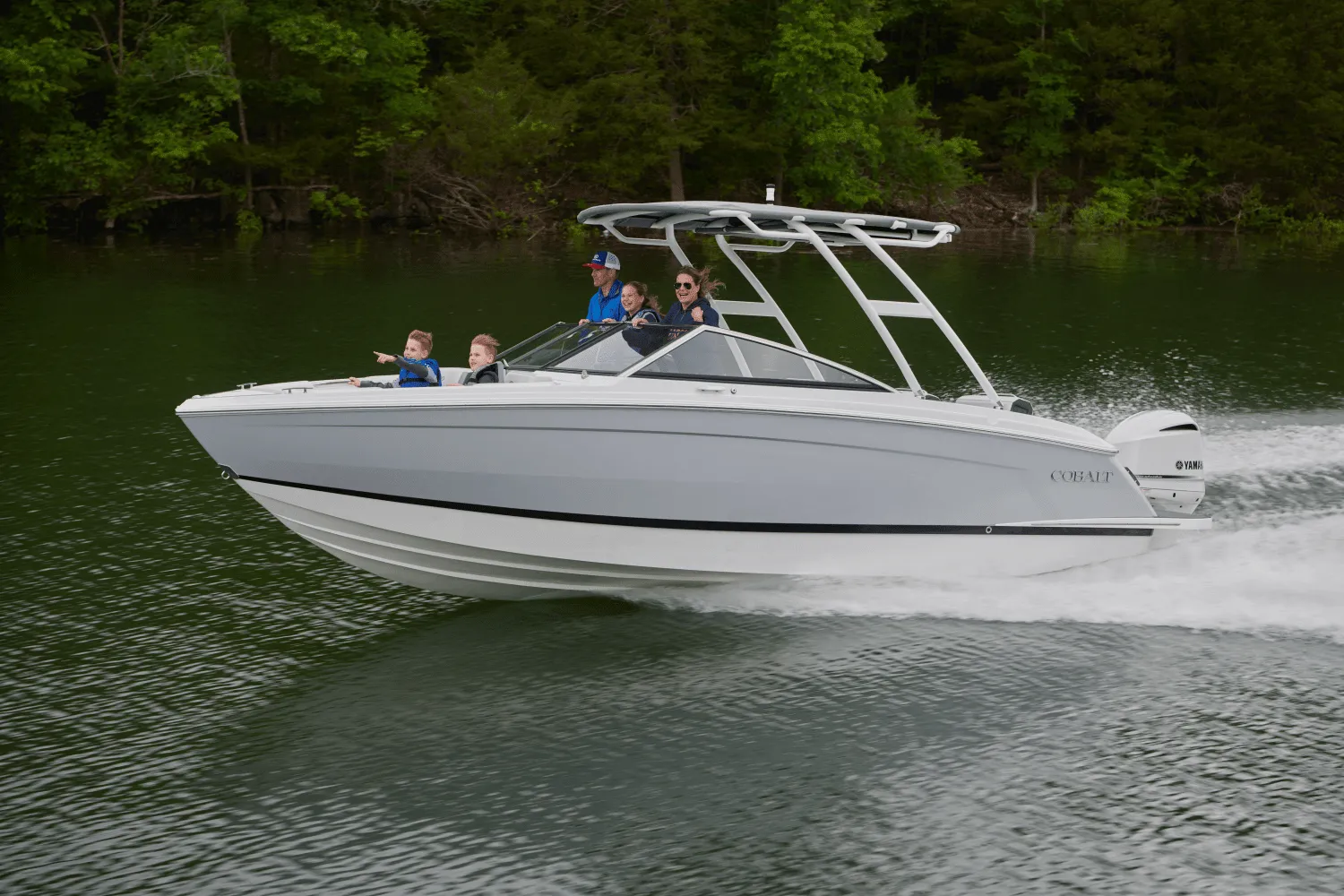 2025 Cobalt R6 Outboard Image Thumbnail #0