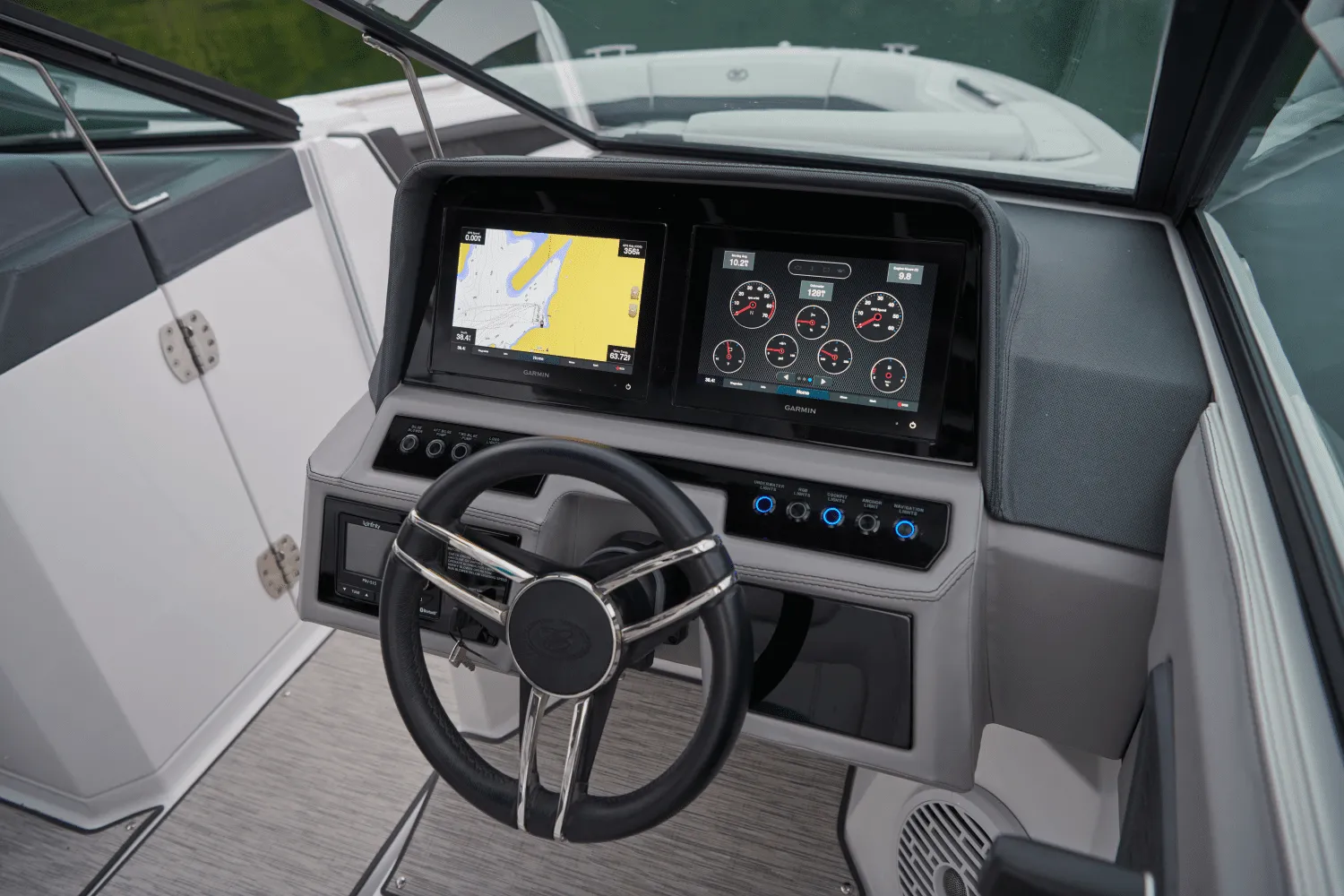 2025 Cobalt R6 Outboard Image Thumbnail #12