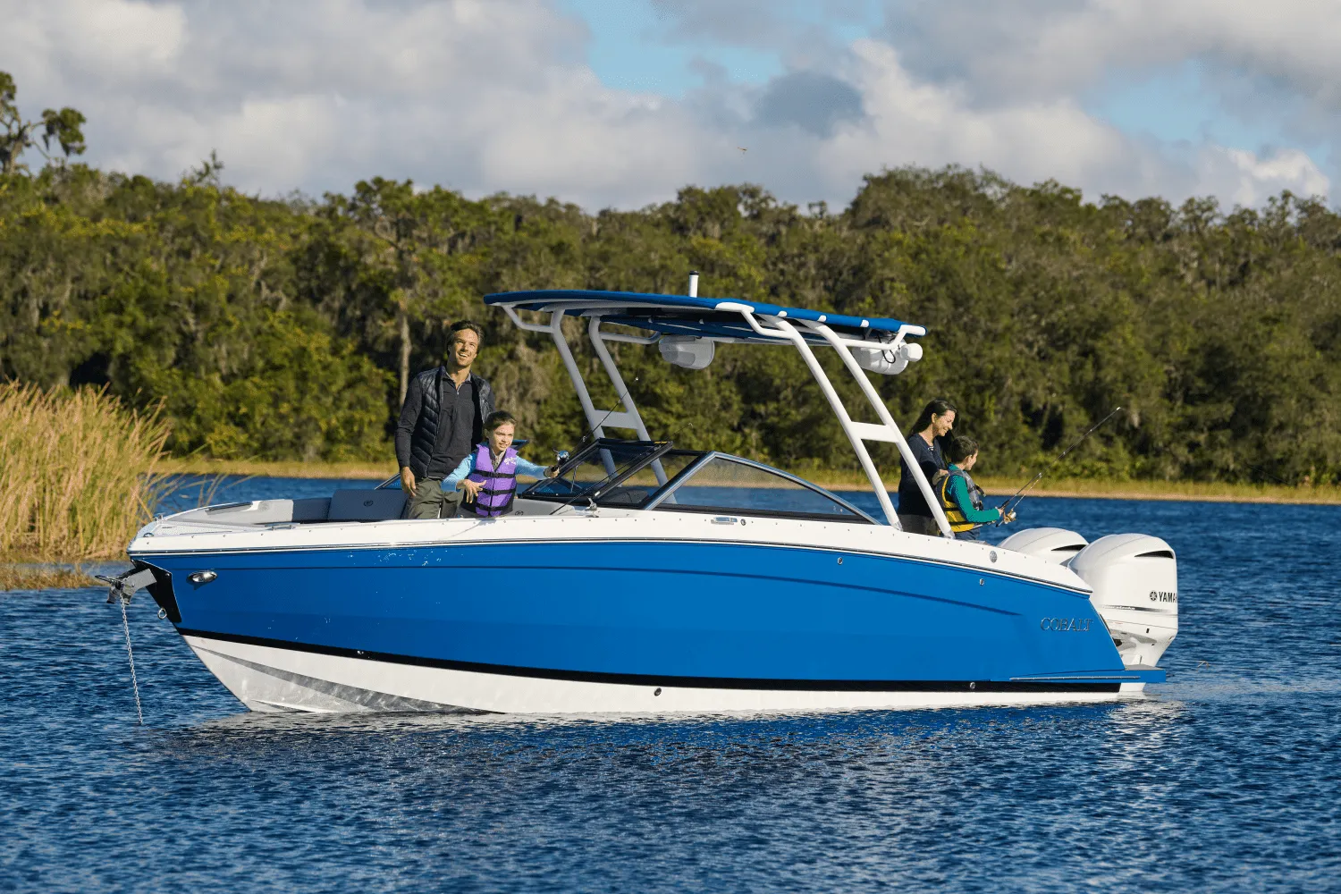2025 Cobalt R8 Outboard Image Thumbnail #30