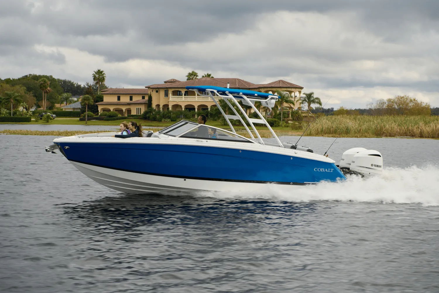 2025 Cobalt R8 Outboard Image Thumbnail #55