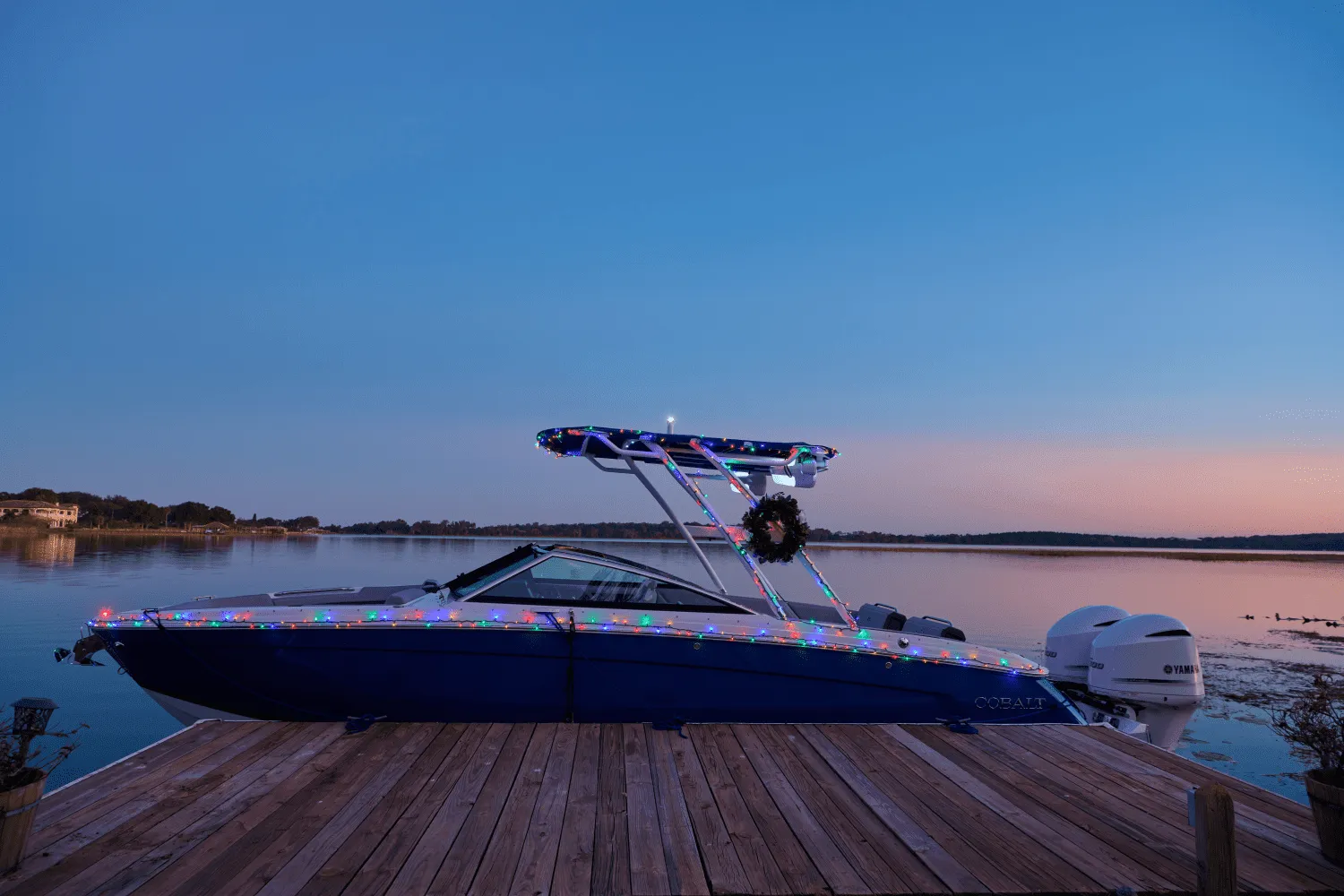 2025 Cobalt R8 Outboard Image Thumbnail #42