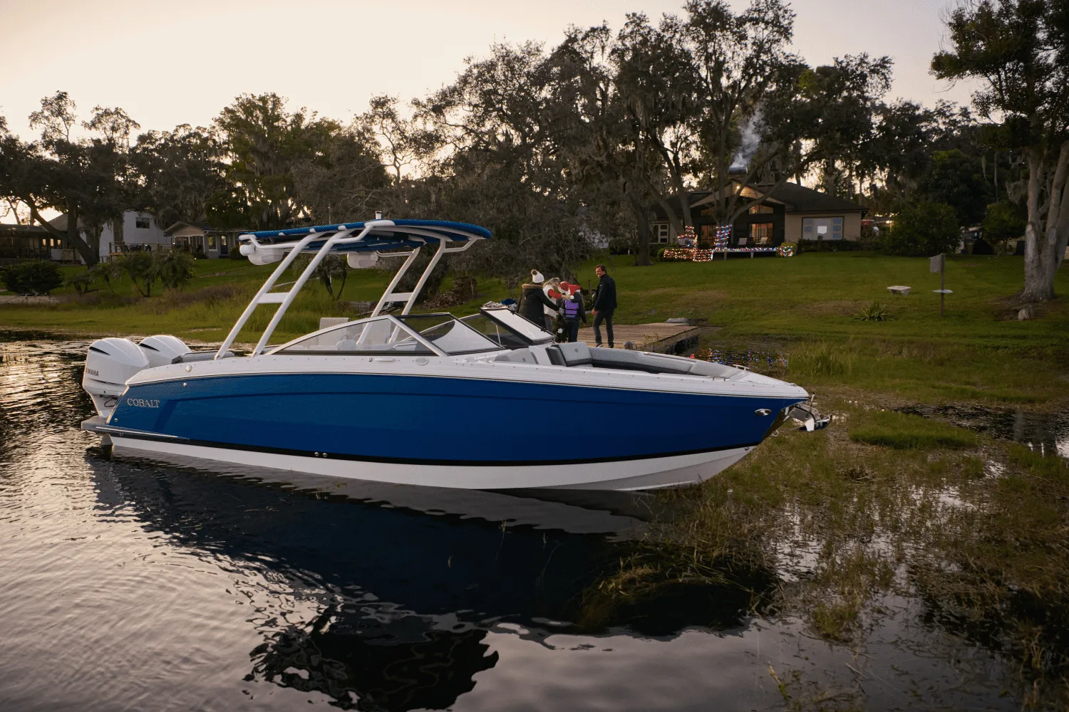 2025 Cobalt R8 Outboard Image Thumbnail #24