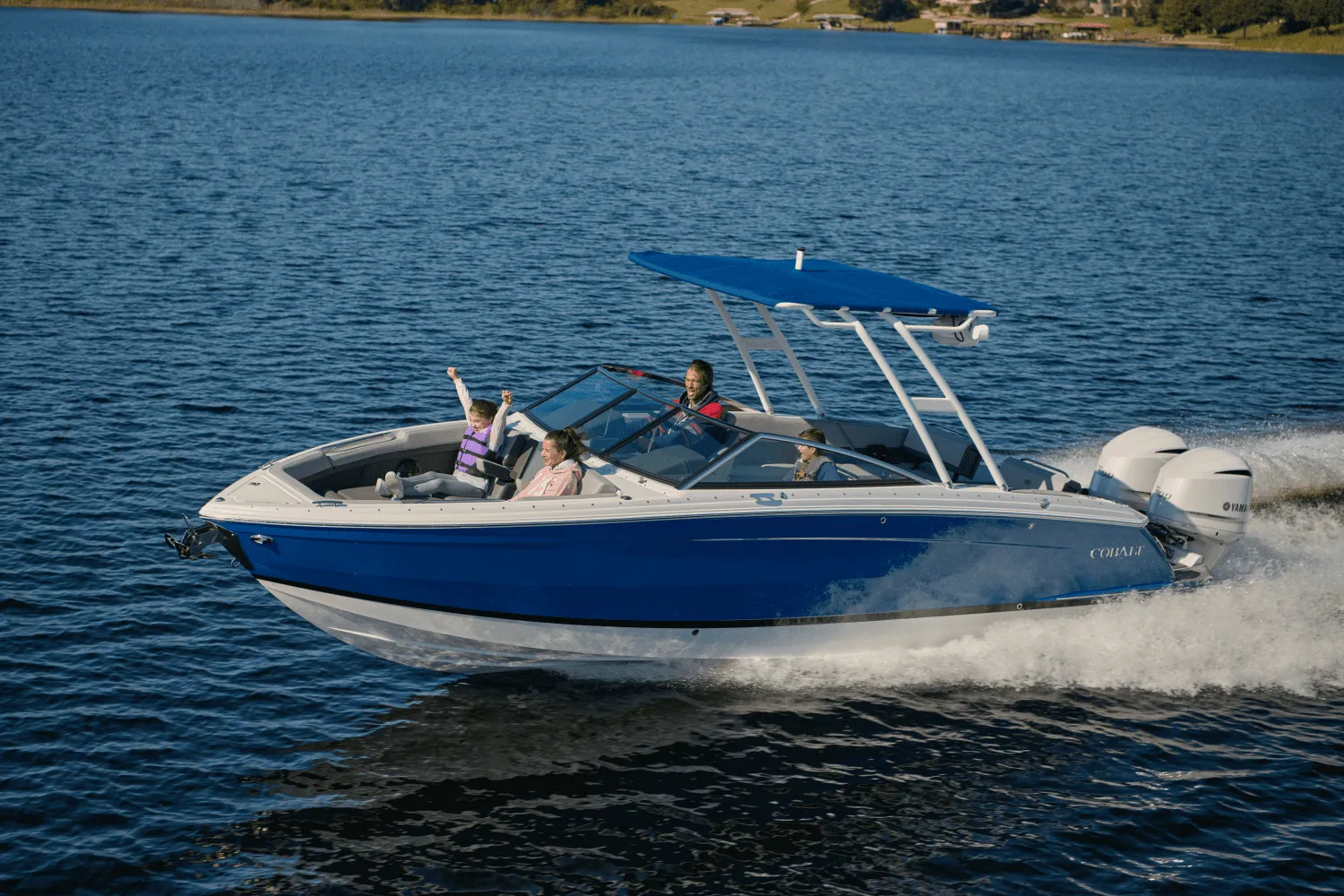 2025 Cobalt R8 Outboard Image Thumbnail #14