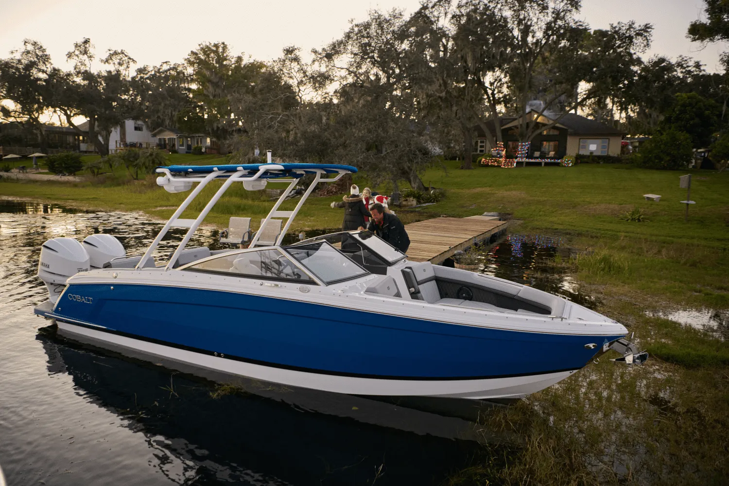 2025 Cobalt R8 Outboard Image Thumbnail #25