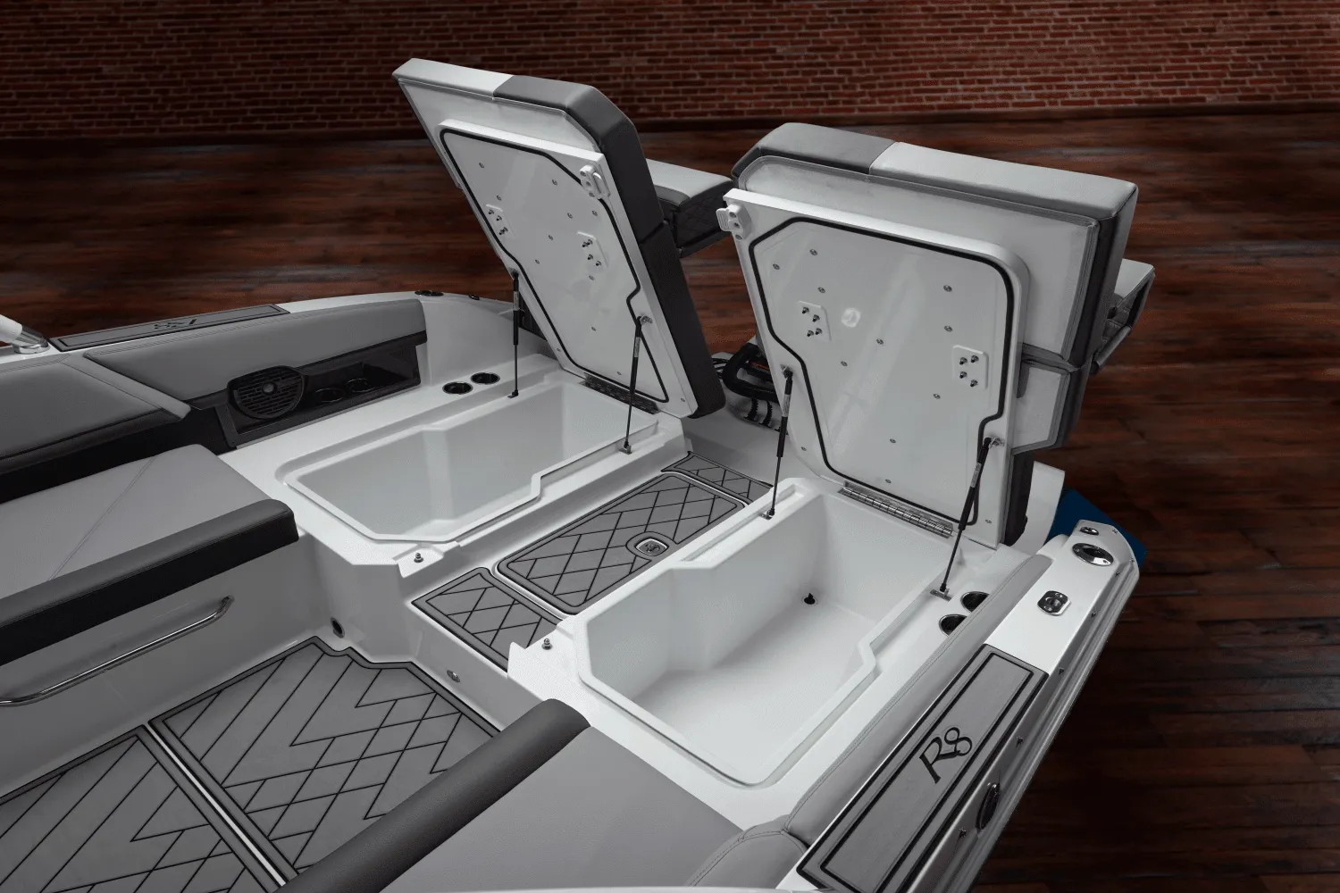 2025 Cobalt R8 Outboard Image Thumbnail #58