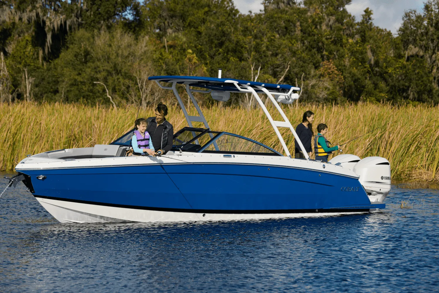 2025 Cobalt R8 Outboard Image Thumbnail #28