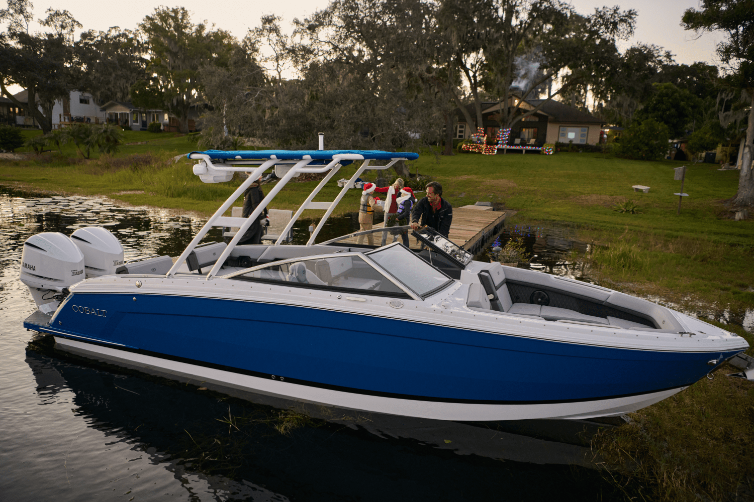 2024 Cobalt R8 Outboard Image Thumbnail #21