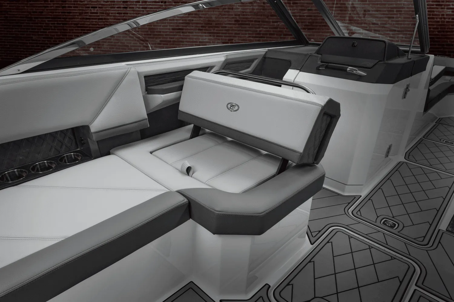 2025 Cobalt R8 Outboard Image Thumbnail #59