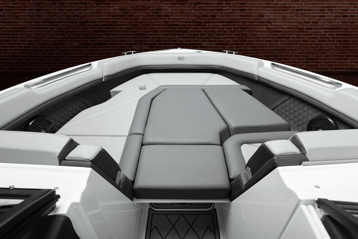 2025 Cobalt R8 Outboard Image Thumbnail #67