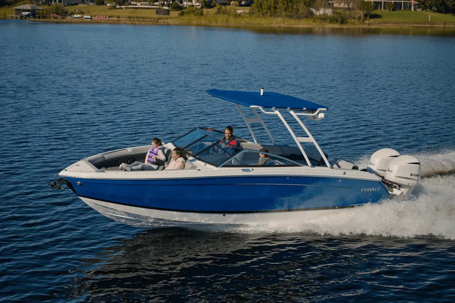 2025 Cobalt R8 Outboard Image Thumbnail #17