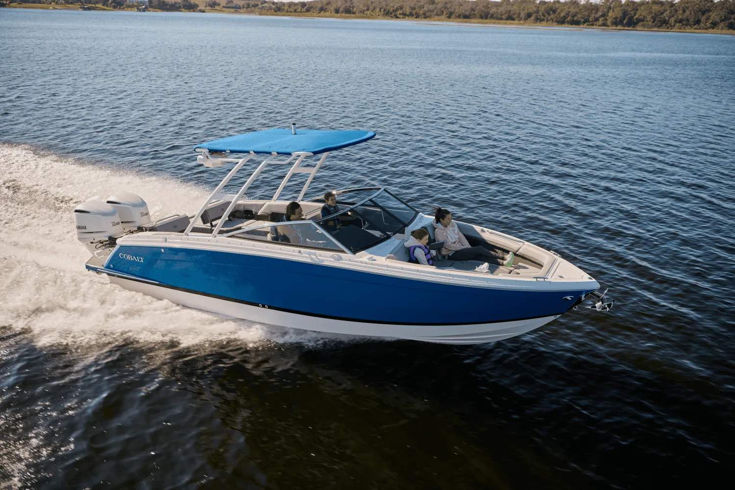 2025 Cobalt R8 Outboard Image Thumbnail #0