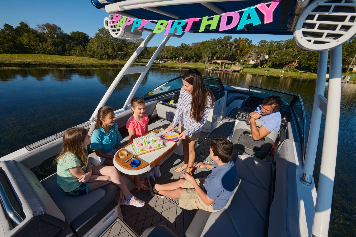 2026 Cobalt R8 Outboard Image Thumbnail #18