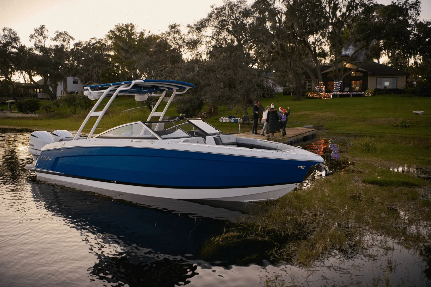 2025 Cobalt R8 Outboard Image Thumbnail #23