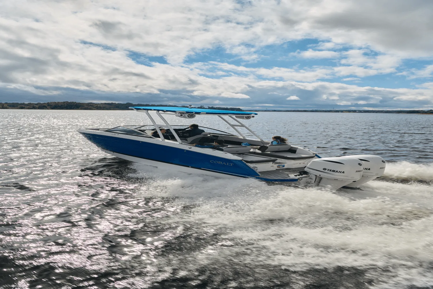 2025 Cobalt R8 Outboard Image Thumbnail #37
