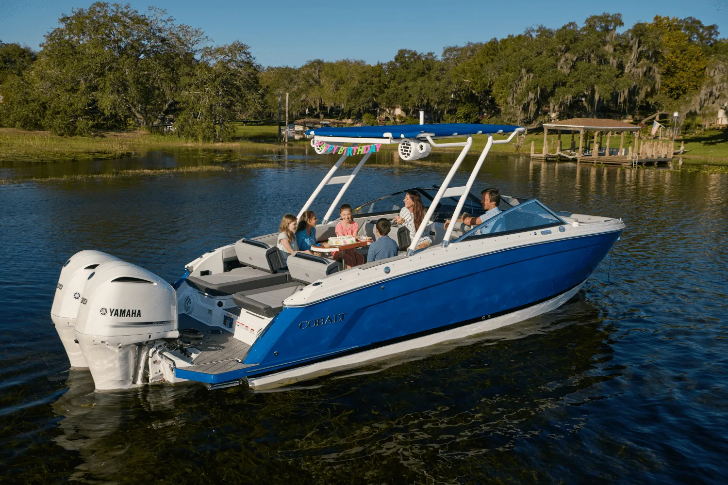 2025 Cobalt R8 Outboard Image Thumbnail #3