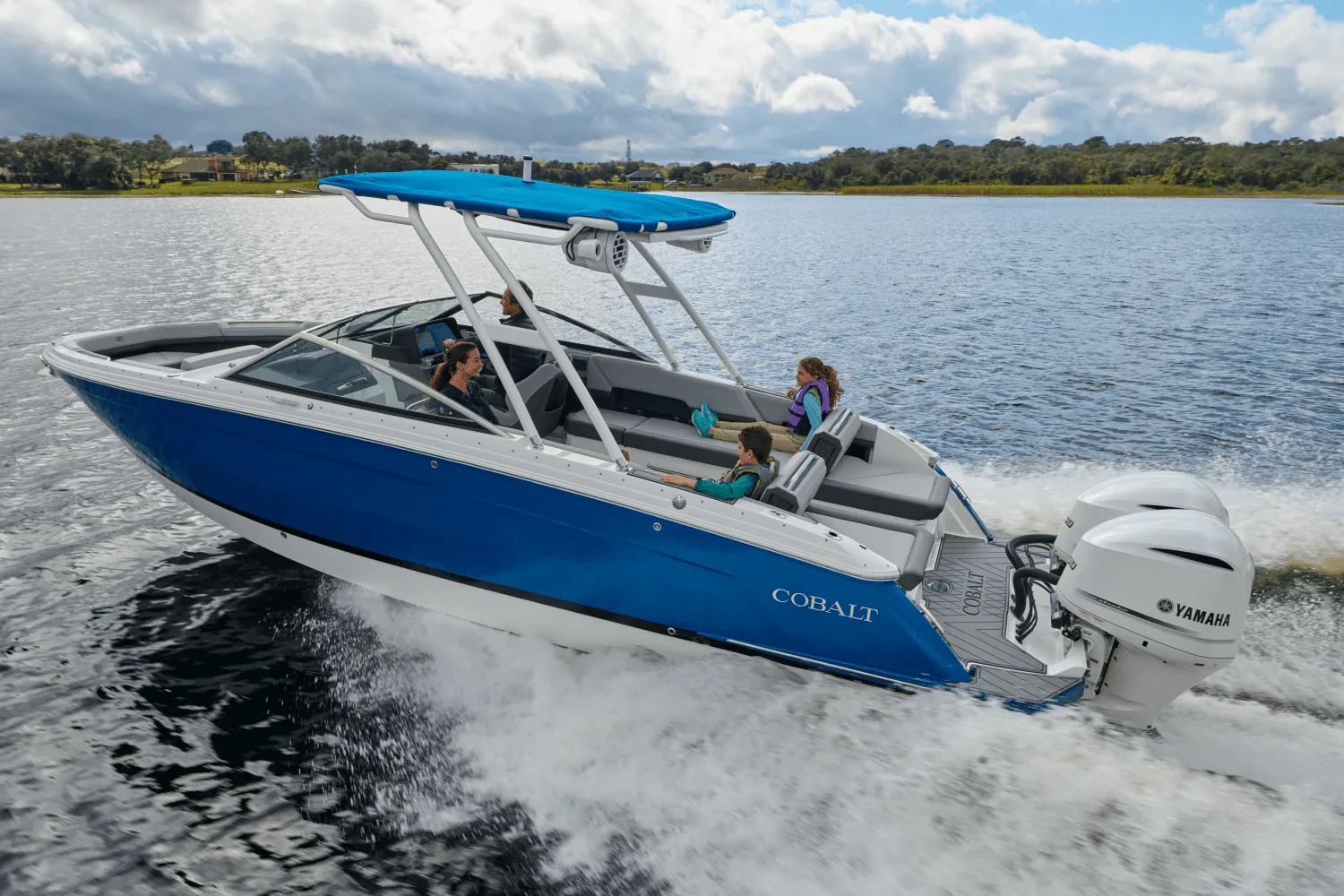 2025 Cobalt R8 Outboard Image Thumbnail #31
