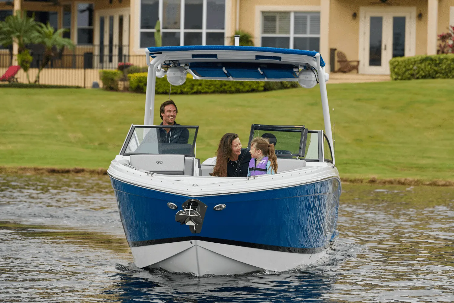 2025 Cobalt R8 Outboard Image Thumbnail #9