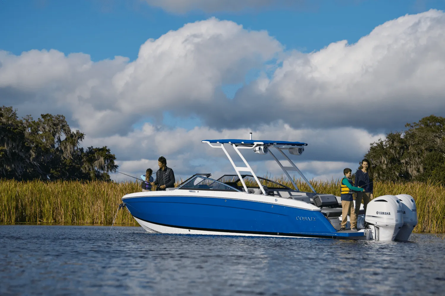 2025 Cobalt R8 Outboard Image Thumbnail #32