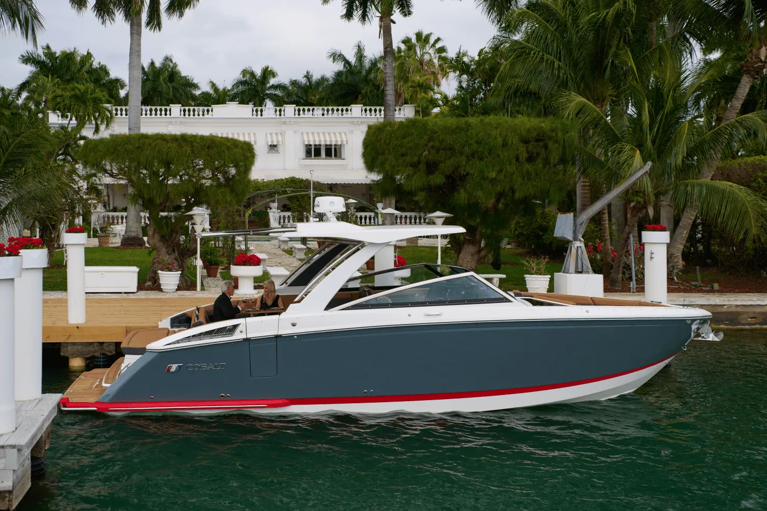 2025 Cobalt R33 Outboard Image Thumbnail #17