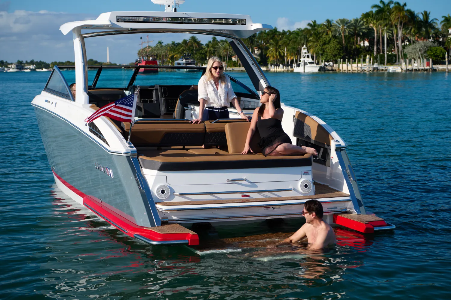 2025 Cobalt R33 Outboard Image Thumbnail #12