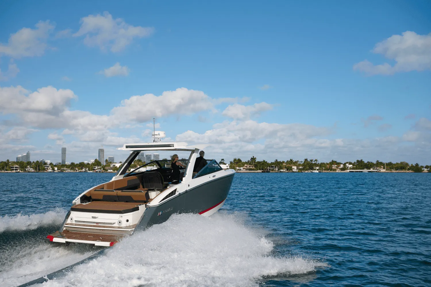 2025 Cobalt R33 Outboard Image Thumbnail #2