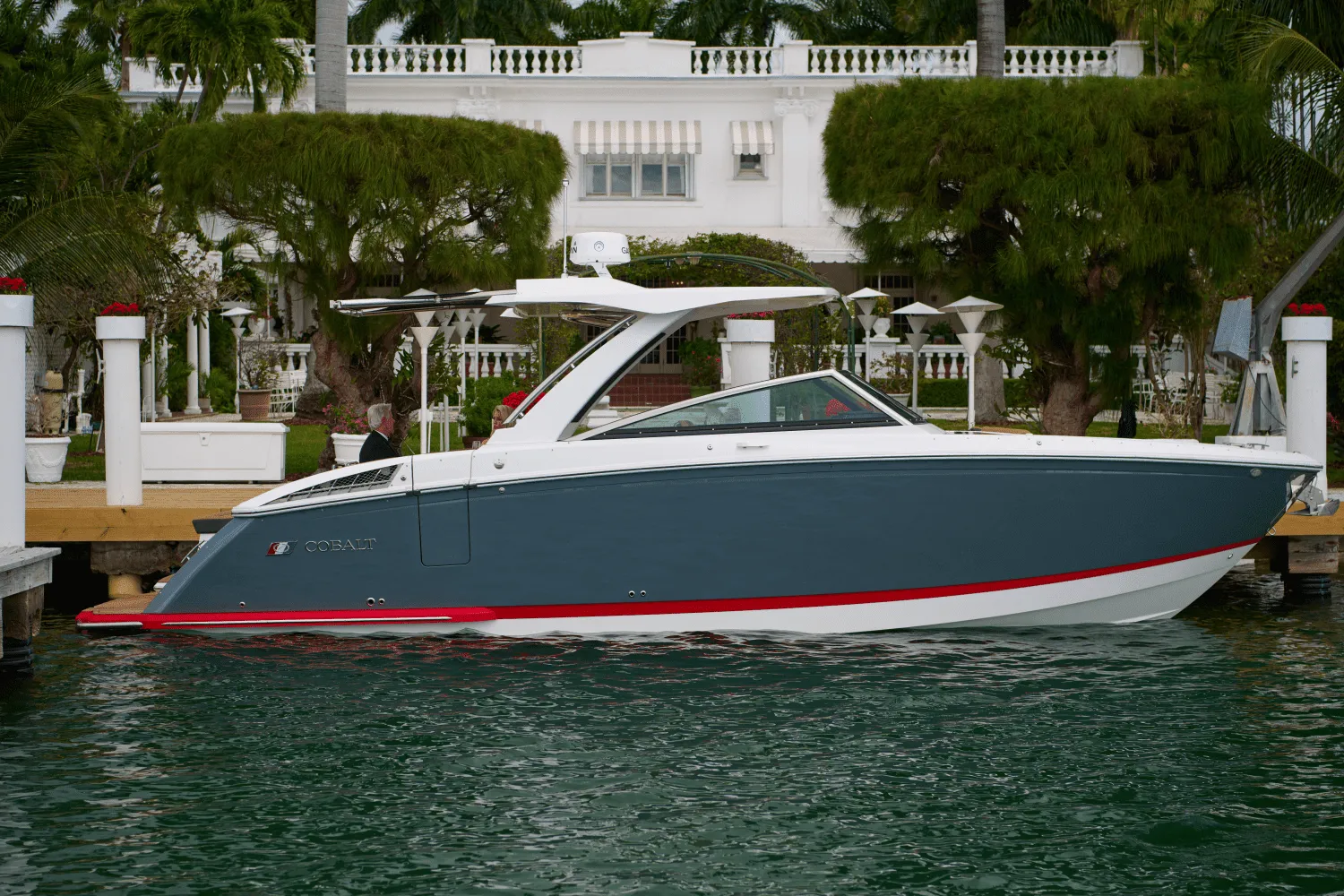 2025 Cobalt R33 Outboard Image Thumbnail #20