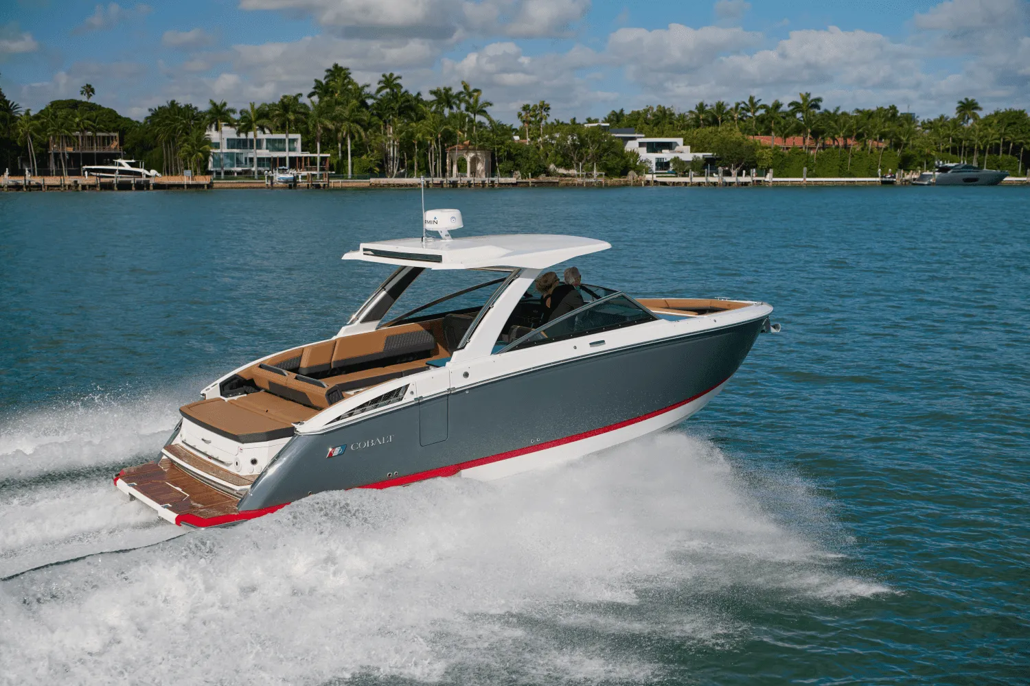 2025 Cobalt R33 Outboard Image Thumbnail #0