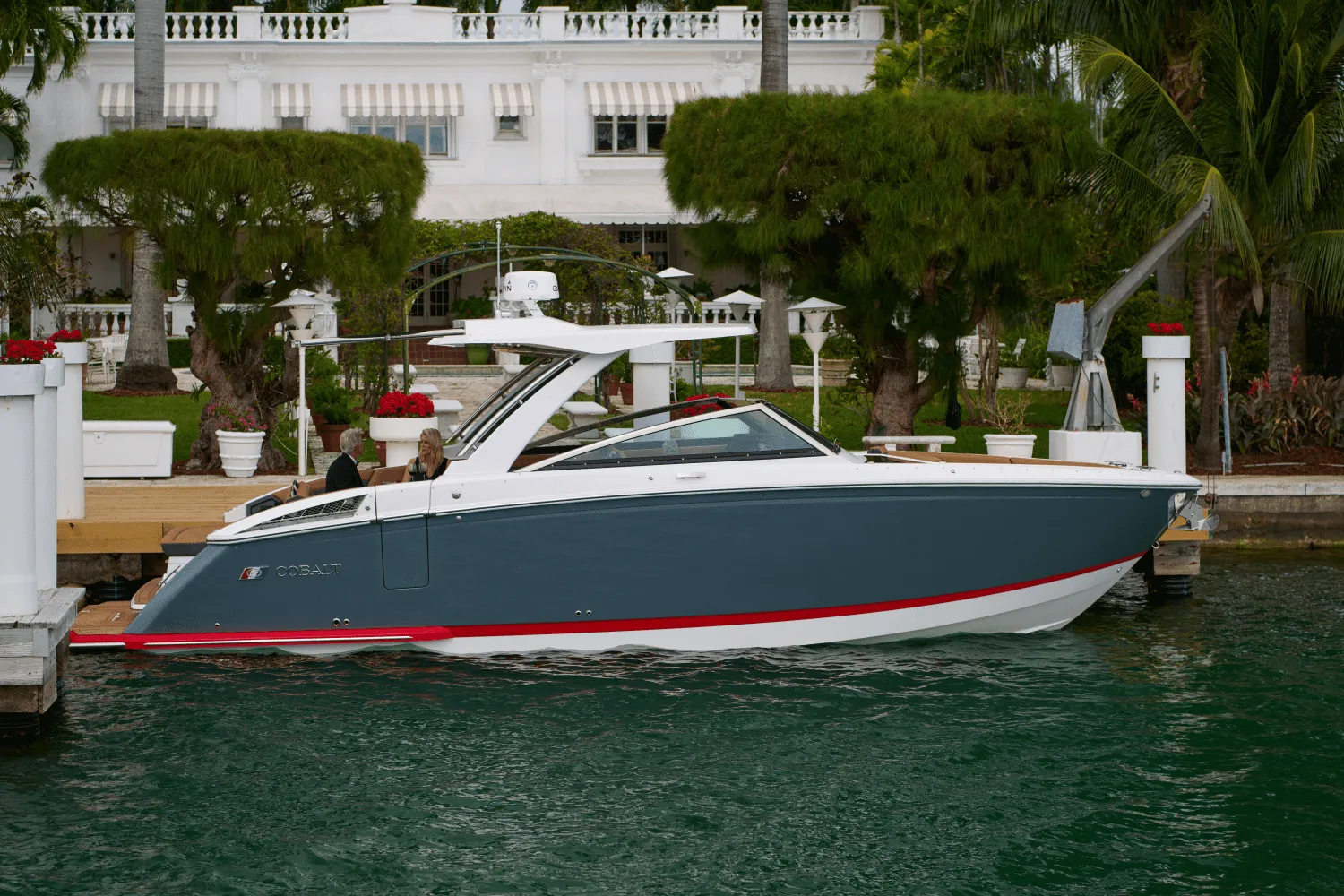 2025 Cobalt R33 Outboard Image Thumbnail #18