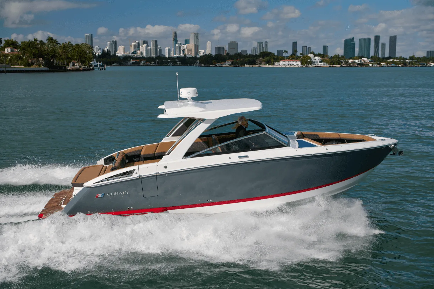 2025 Cobalt R33 Outboard Image Thumbnail #3